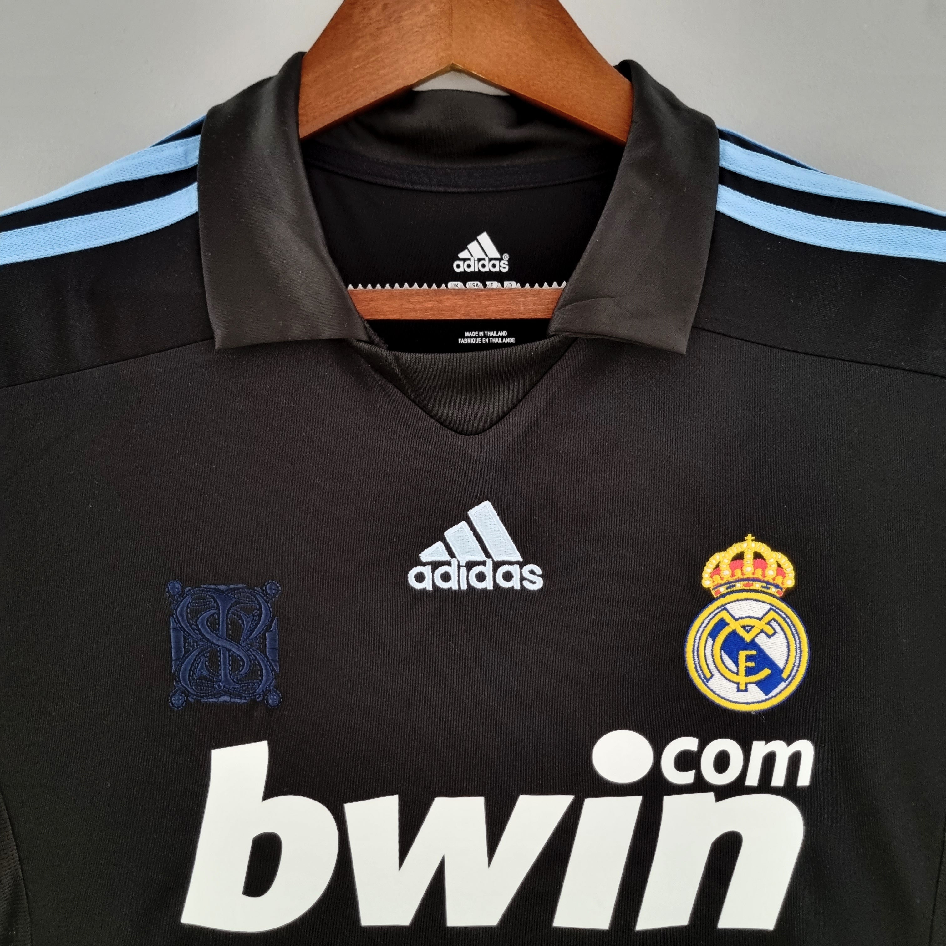 2009/2010 Real Madrid retro jersey