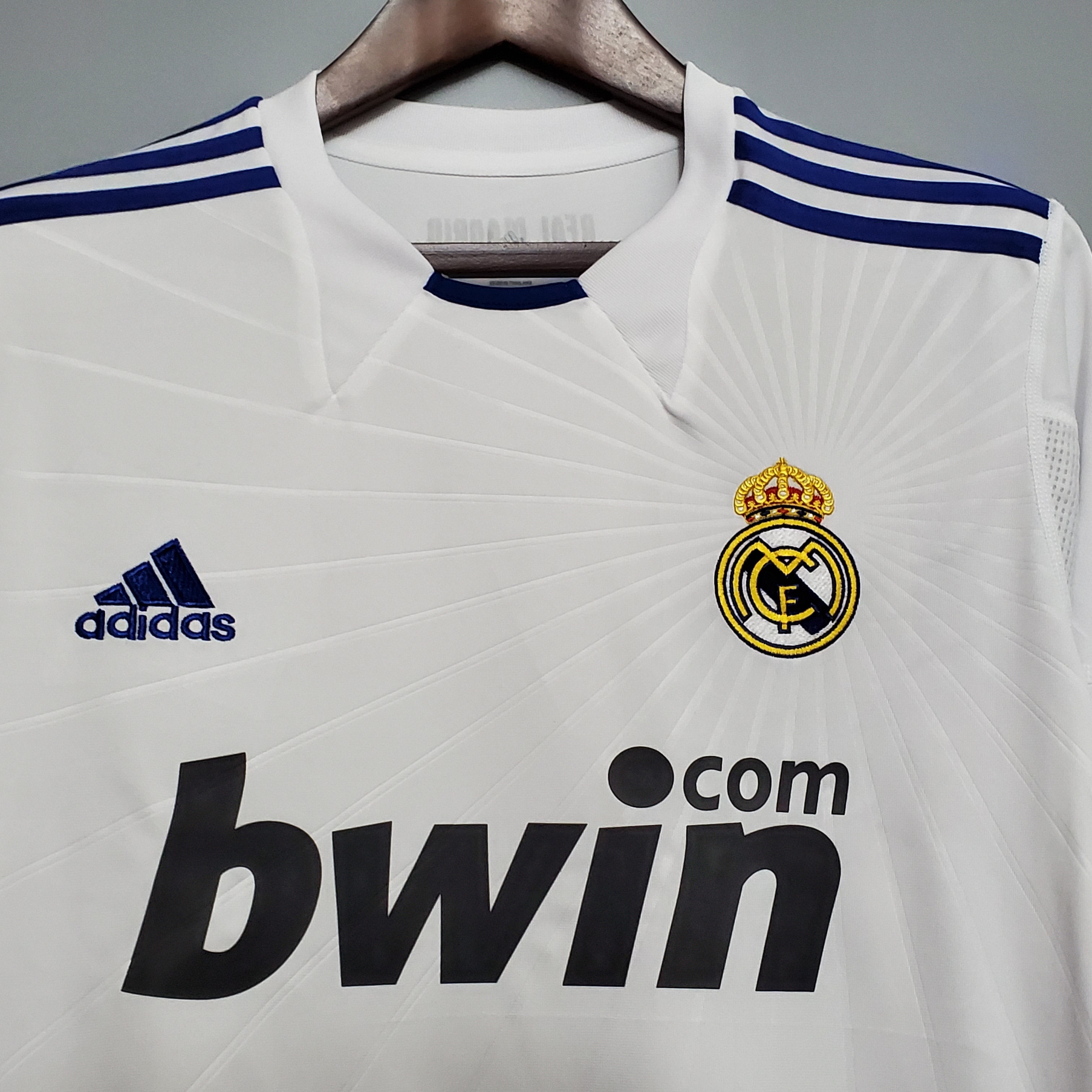 Camiseta retro de manga larga de local del Real Madrid 2010/2011