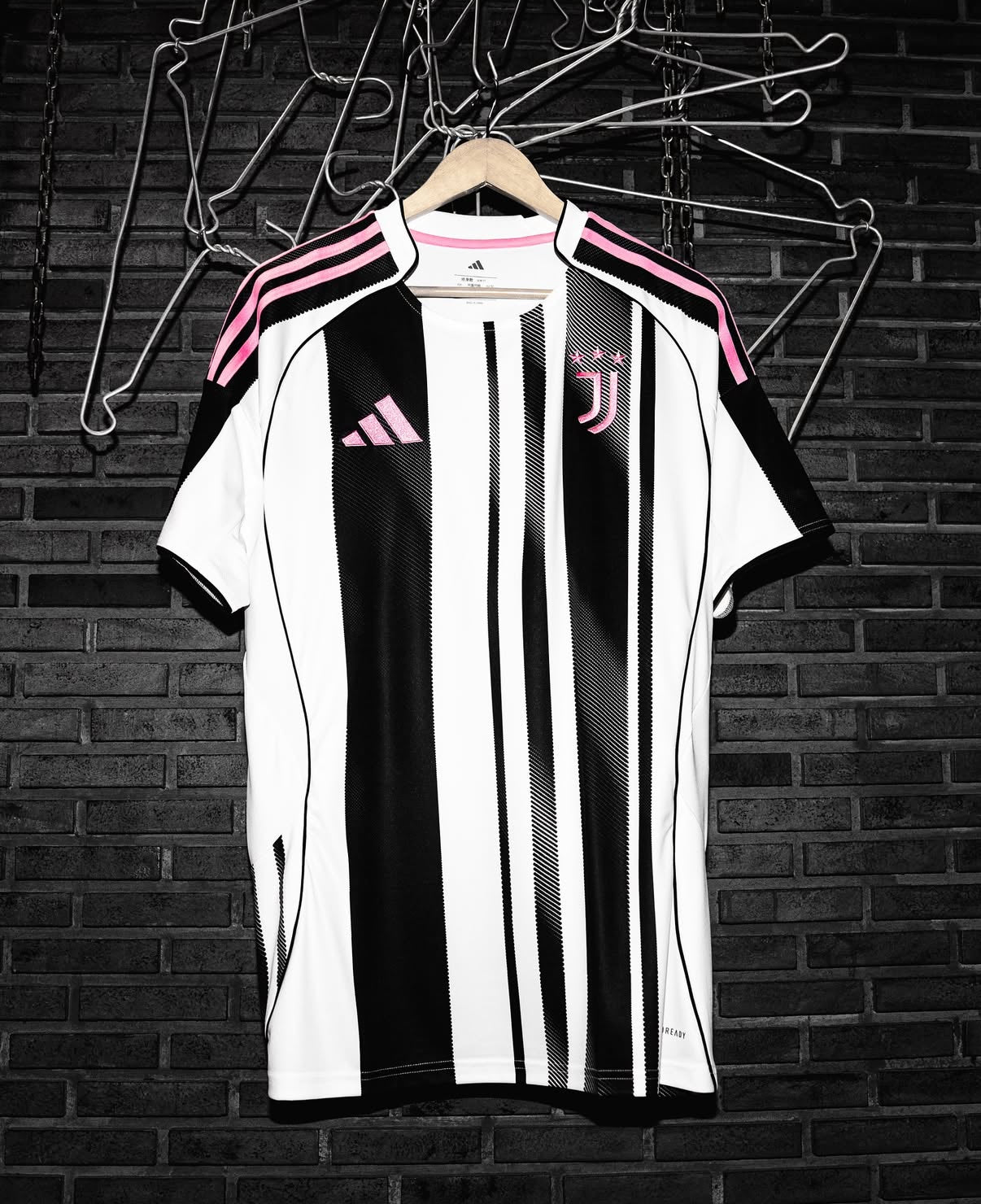Juventus 25/26 home kit