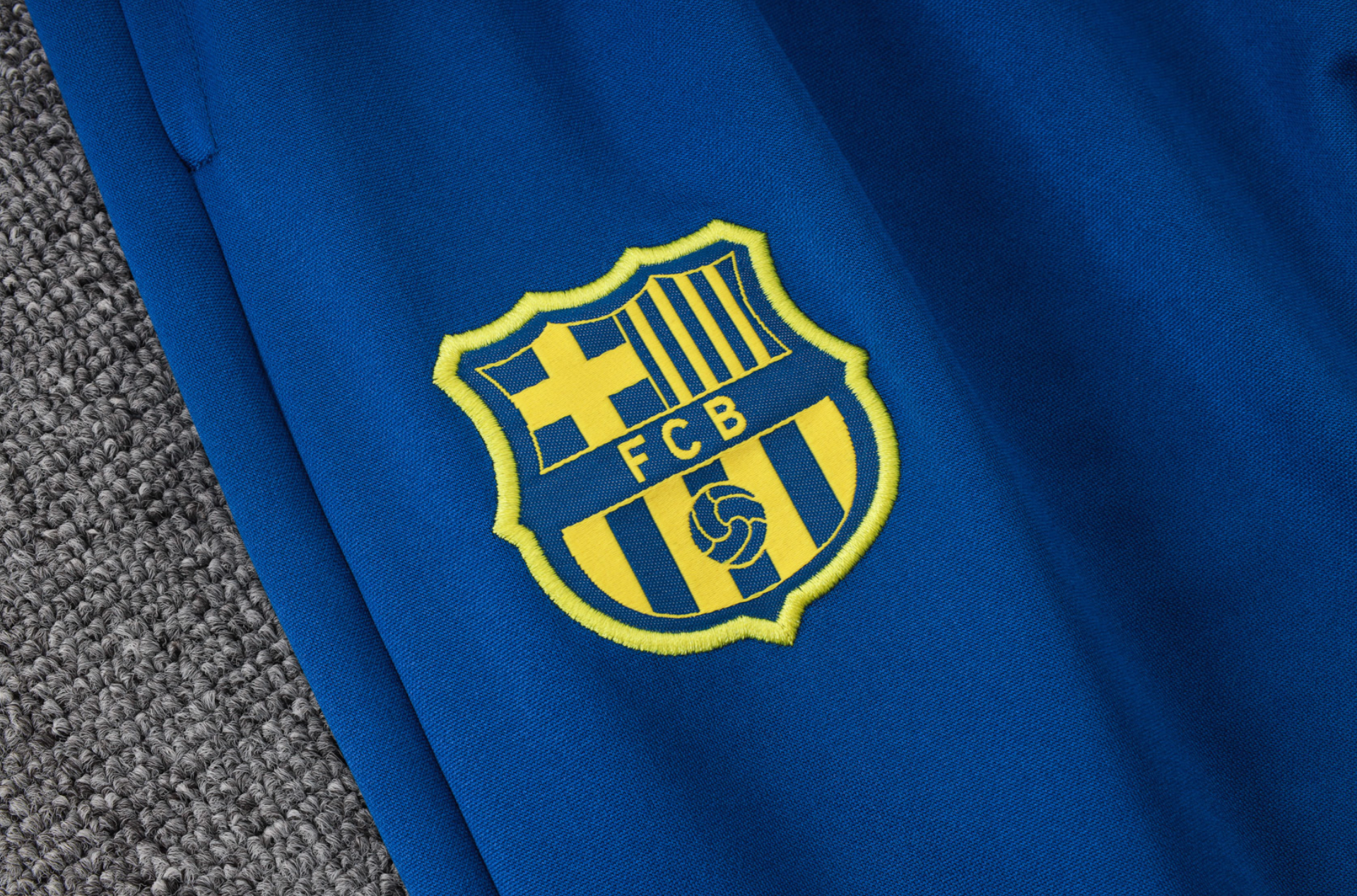 FC Barcelona 2027 Tracksuit (El Clásico Edition)
