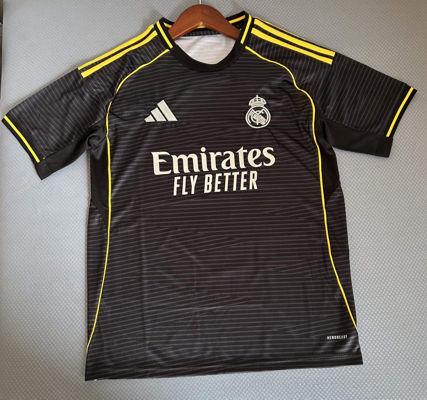Camiseta visitante del Real Madrid 2025/2026